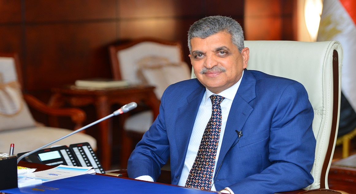 قرار جمهوري بمد خدمة الفريق أسامة ربيع رئيساً لهيئة قناة السويس لمدة عام